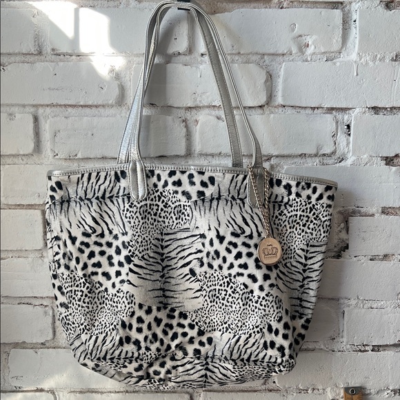 Handbags - Stylish Animal Print Tote Bag - Black and White
